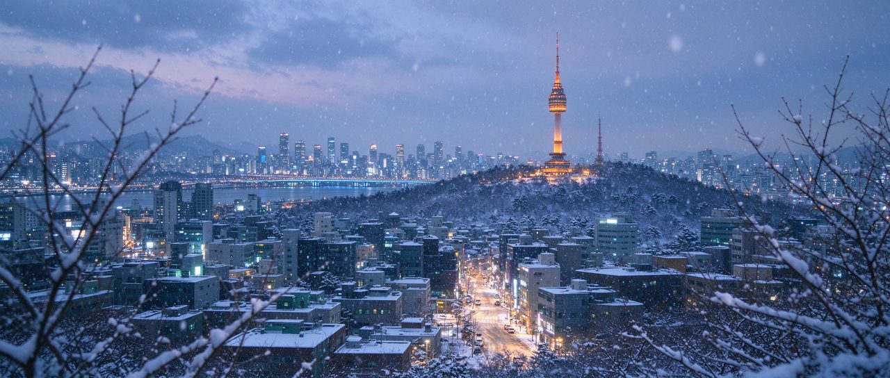 雪后黄昏的首尔全景与N首尔塔